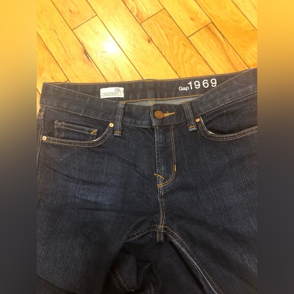 GAP Real Straight Mid-rise dark wash jeans. Size 28L. - Picture 14 of 16